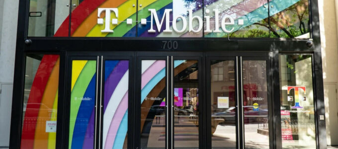 T-Mobile překvapivě zpřísňuje zaměstnanecký benefit navzdory lepším výsledkům konkurence.