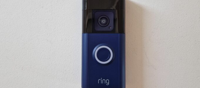 Bezdrátový zvonkový systém Ring Battery Doorbell Plus za $140 pro větší bezpečí domova.