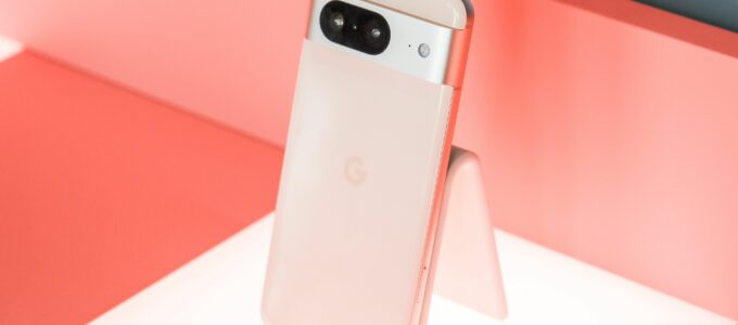 Google Pixel 8 a Pixel 8 Pro: Vylepšené telefony s novými kamerami a AI technologiemi