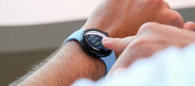 "Google Pixel Watch 2: Výkonný fitness tracker s Fitbit integrací"