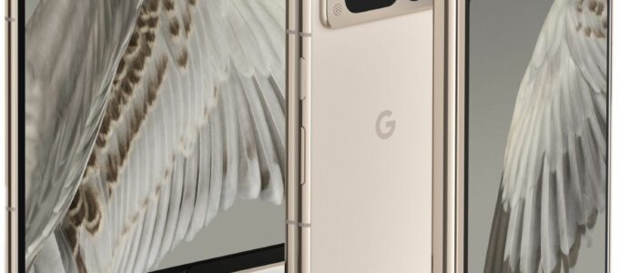 Google představil svůj první skládací telefon - Pixel Fold. Ale je to pozdě a zaostává za Samsungem?