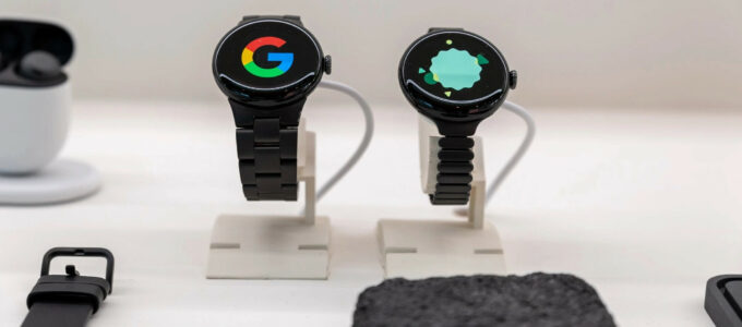 Google představuje aplikaci Gmail pro Wear OS umožňující uživatelům smartwatchů prohlížet doručené zprávy.