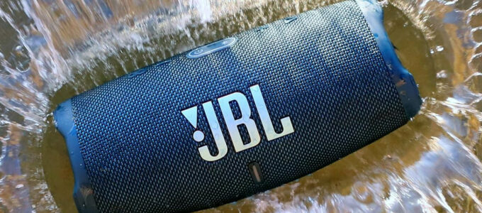 JBL Charge 5 nyní o 33% levnější na Amazonu - vyberte si svou oblíbenou barvu a pořiďte si jej nyní