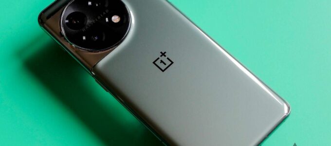 Nadcházející OnePlus 12 může předstihnout Samsunga u dodávky OLED panelů