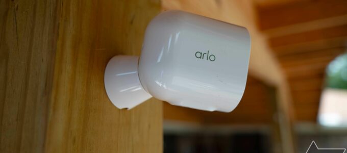 "Arlo Pro 4: Bezpečnostní kamery s bohatým vybavením za výhodnou cenu"