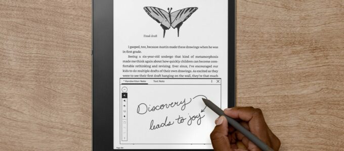 Kindle Scribe: Teď je dostupný levněji a umožňuje poznámky