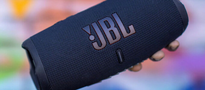 Získejte JBL Charge 5 se slevou 33% na Amazonu! Vyberte si oblíbenou barvu a využijte tuto úžasnou nabídku.