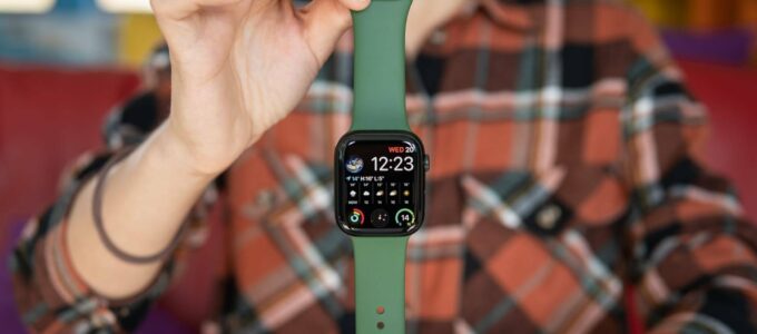 Expert radí uživatelům Apple Watch prodat současné pásky kvůli budoucí nekompatibilitě