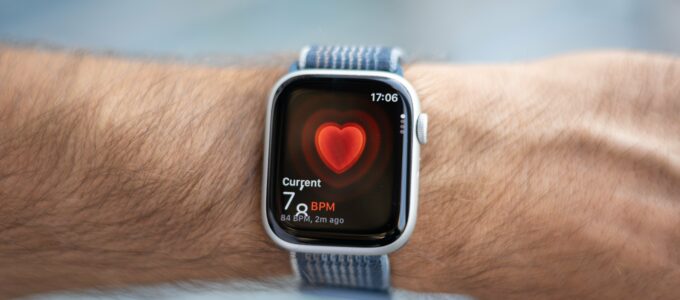 Nové zdravotní funkce Siri exkluzivně na nejnovějších Apple wearables