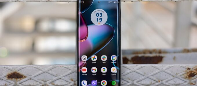 Překlad: Motorola's Edge+ (2023) může být opět vaše s více než sladkou slevou 25%. Nezmeškejte to.

Titulek: Sleva 25% na Motorola's Edge+ (2023): Nezmeškejte příležitost