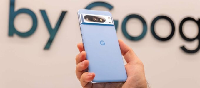 Google mění funkci ikony mikrofonu na vyhledávací liště Pixel Launcheru