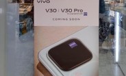 Česká obchodníci představují plakáty "brzy u nás" pro vivo V30 a vivo V30 Pro