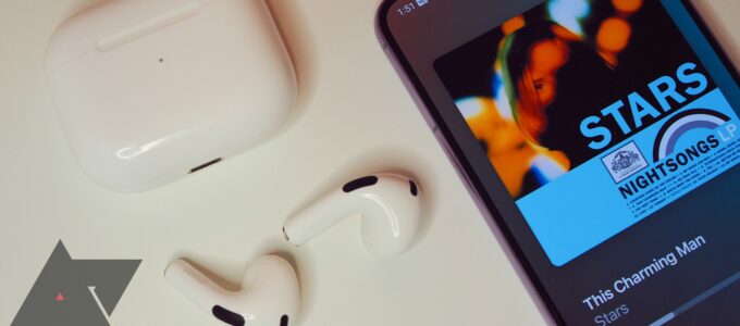 Jak propojit své sluchátka nebo AirPods s palubním zábavním systémem