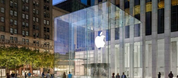 "Letní aktualizace iOS na nových iPhonových krabicích v U.S. Apple Stores"