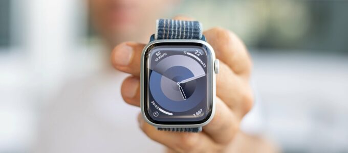 Apple Watch Series 10 s vylepšeným displejem může získat nárůst výdrže baterie