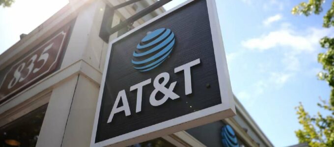 AT&T zaměstnanec přidává nové linky a vyúčtuje zákazníkovi za 2 tisíce dolarů bez povolení