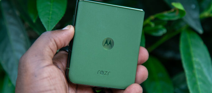 Podporuje Motorola Razr Plus 2024 bezdrátové nabíjení?