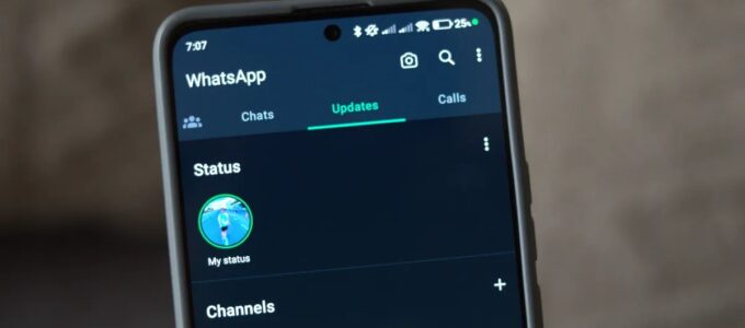 WhatsApp testuje nový vzhled statusů na Androidu a AI Studio