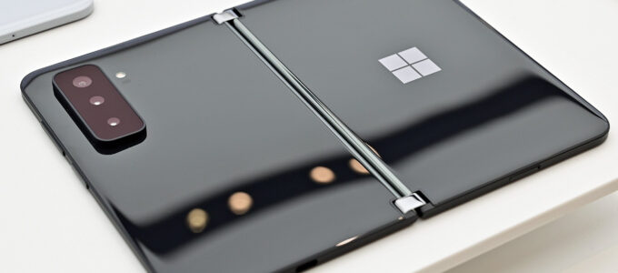 Microsoft ukončuje podporu Surface Duo 2 poslední aktualizací