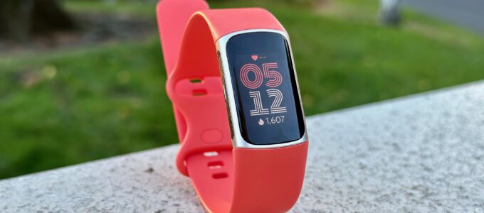 Předčasné Black Friday slevy 2024 na Fitbit a Pixel Watch!