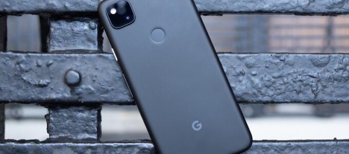 Google Pixel 4a uvázl na chybné aktualizaci baterie