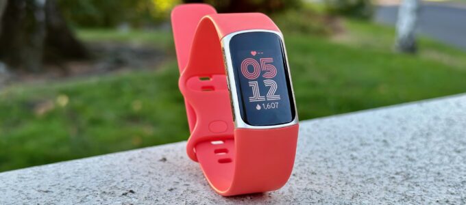 Fitbit zlepšuje funkce Charge 6 a dvou chytrých hodinek